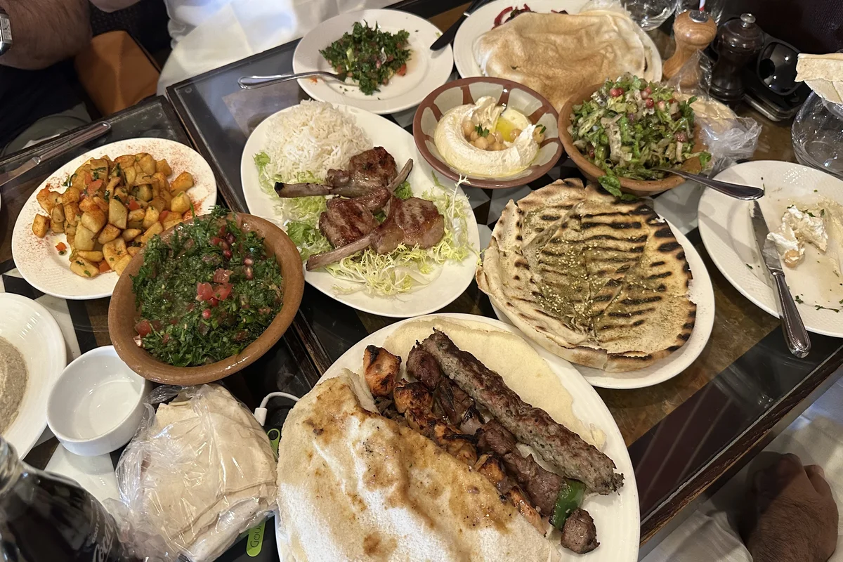 صور مطعم العجمي باريس